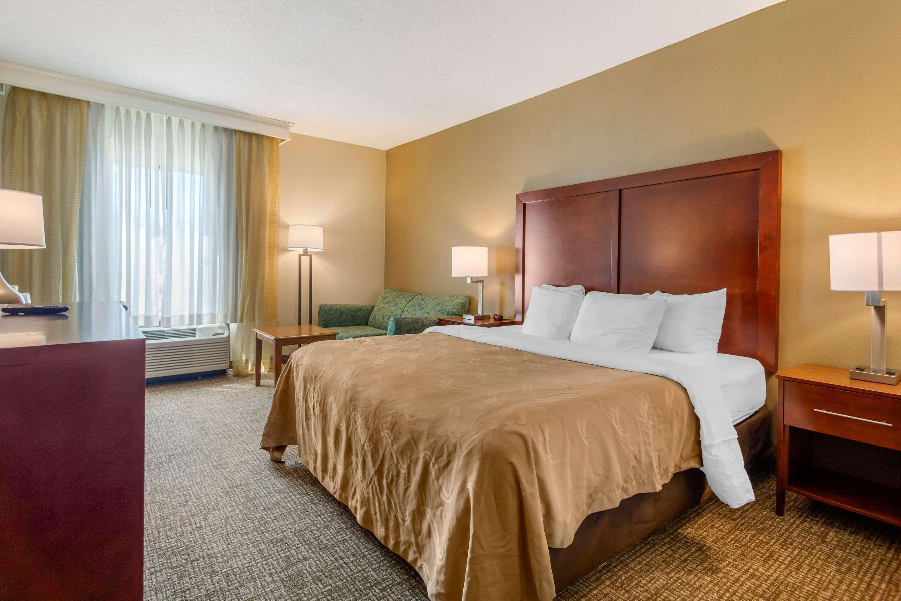 Hotel Quality & Olde Town