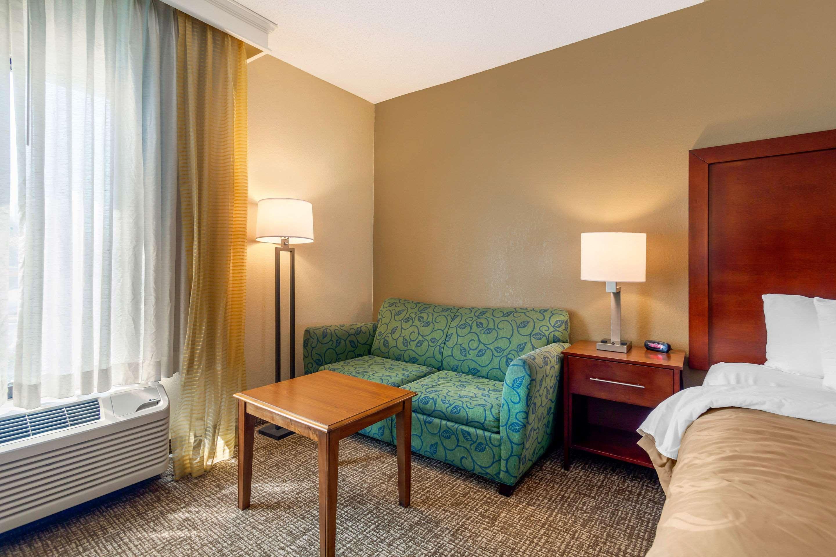 Quality & Olde Town Hotel 3*